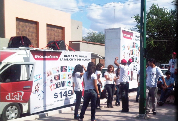 Activación de DISH con equipo de promotores y unidad de publicidad móvil.